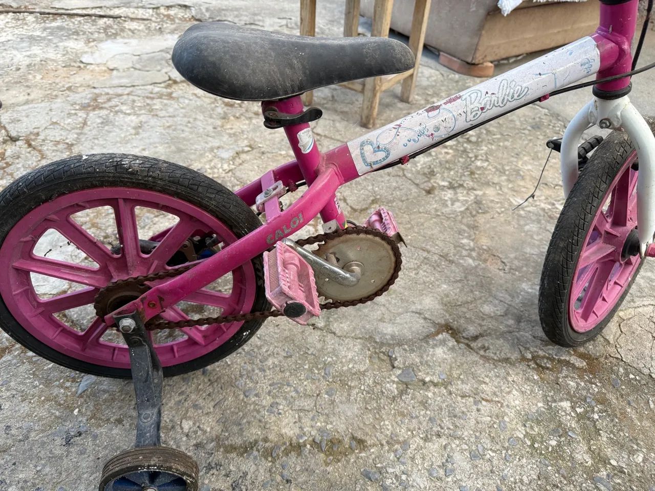 Bicicleta Infantil Caloi Barbie (TEM QUE ARRUMAR O FREIO E PINTAR)