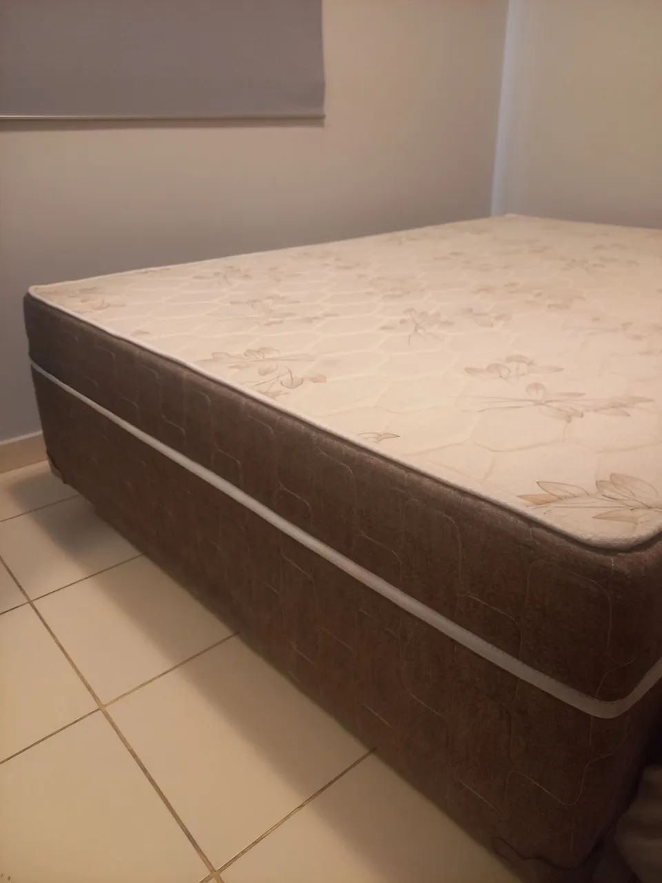 Cama Box de Casal com Desenho Floral - Foto 2