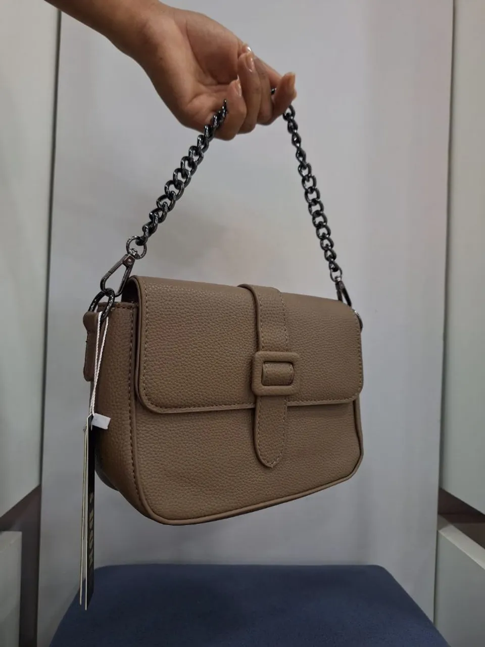 Bolsa de Ombro Clássica com Corrente - Elegância e Estilo