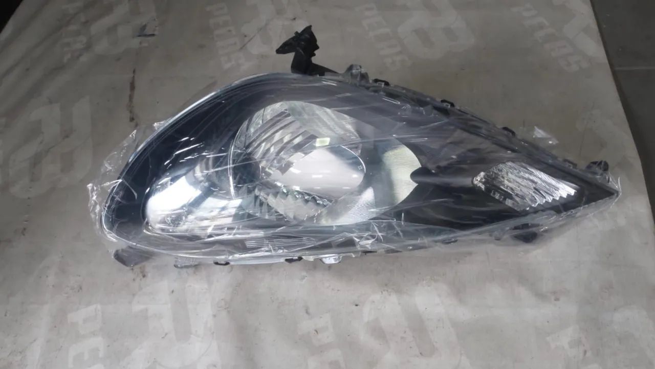 FAROL HONDA FIT 2013/2014 ( MÁSCARA NEGRA )