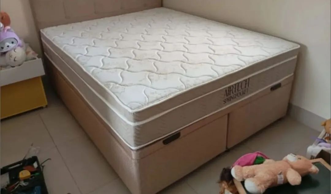 Cama Box casal baú Queen + travesseiro de brinde 