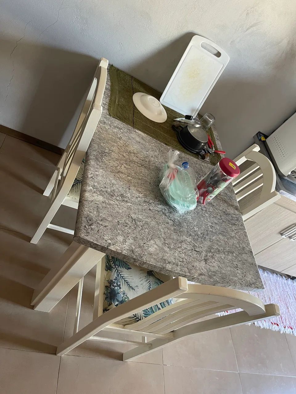 Dining table with 4 chairs in perfect condition64573994035331120