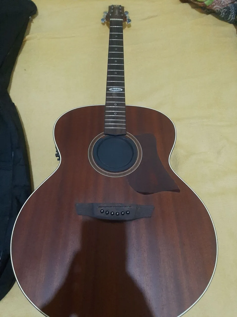 Violão acústico