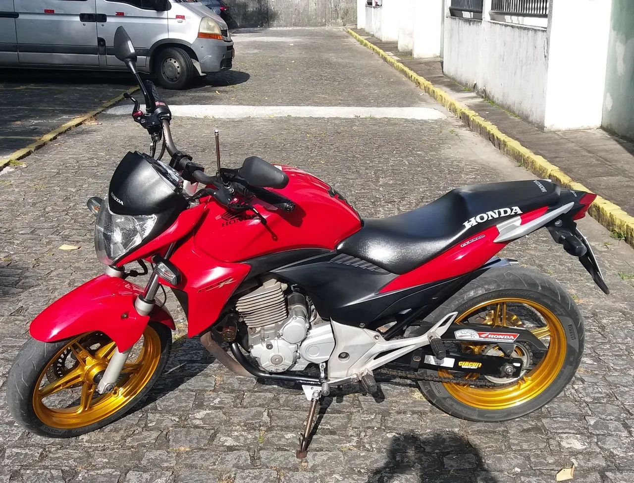 Moto Honda CB 300 2015