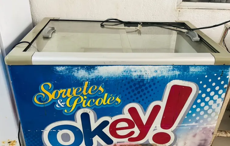Freezer pequena em perfeito estado - 66x103x90cm