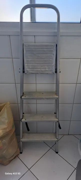 Escada de Alumínio para Pintura e concertos em geral usada