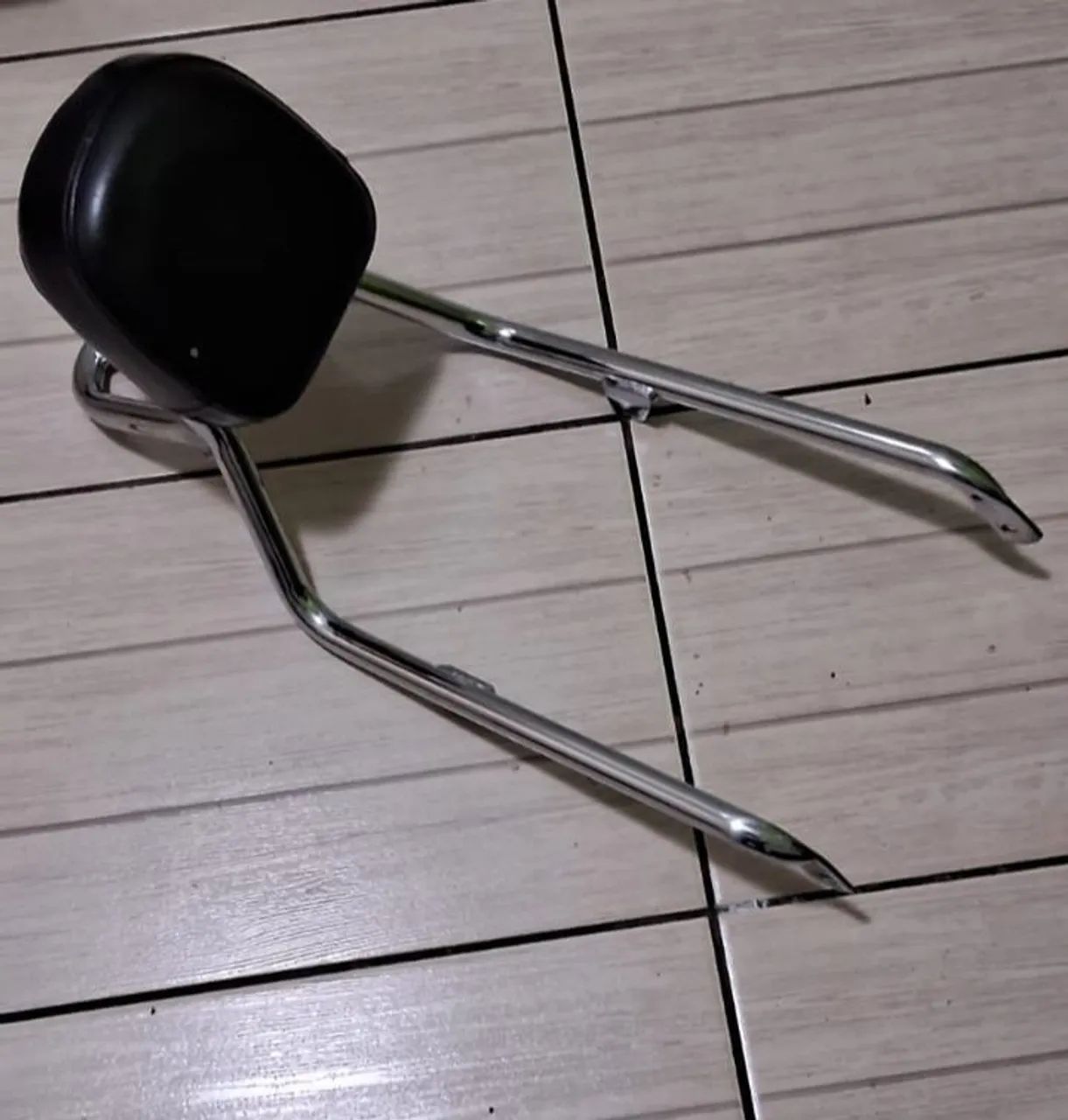 Sissy Bar com Encosto e Bagageiro para Motos - Foto 2