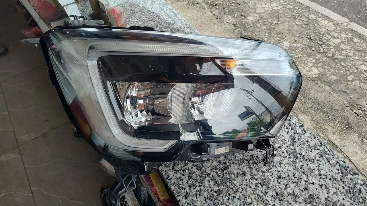 Farol da Renault Master