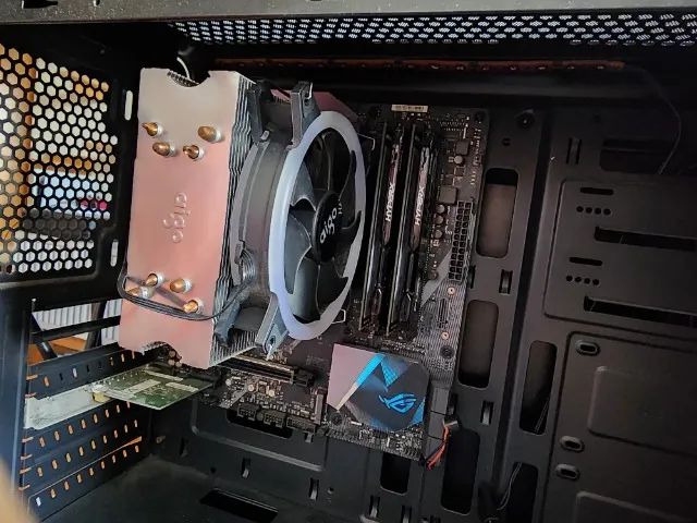 PC Desktop: i7 8ª Geração / 32GB RAM DDR4 / SSD SATA 256GB