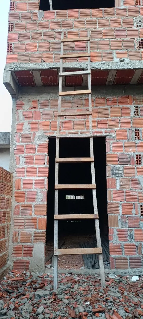 Escada de Madeira para Construção