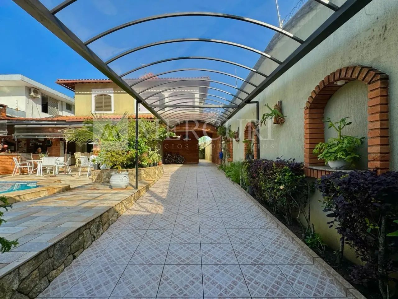 Casa no Guarujá, Enseada, 4 quartos (2 suítes), piscina e churrasqueira à venda . - Foto 2