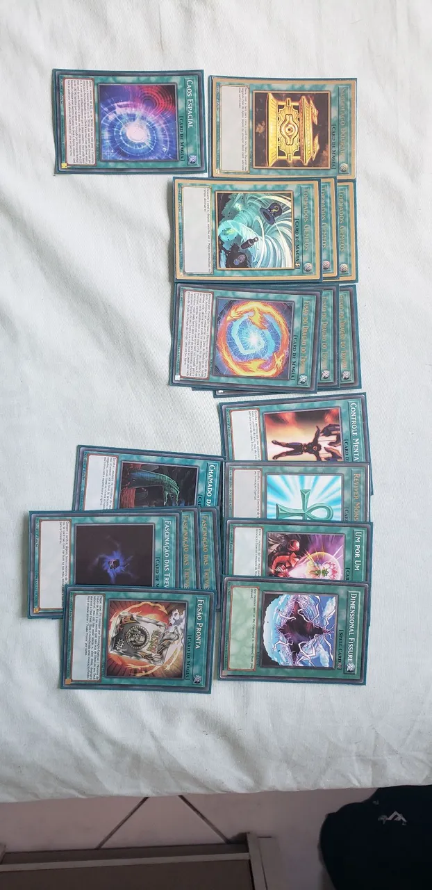 Deck de Yu-Gi-Oh (Thunder Dragon) com deck box e sleeves
