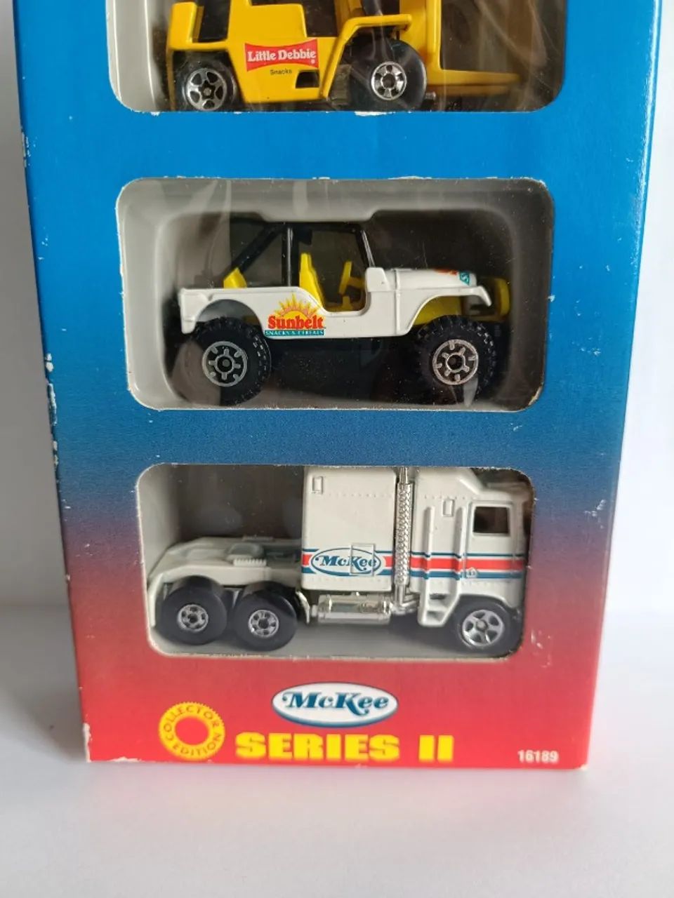 Hot Wheels Little Debbie Snacks McKee Series II 3-pack - Hobbies e