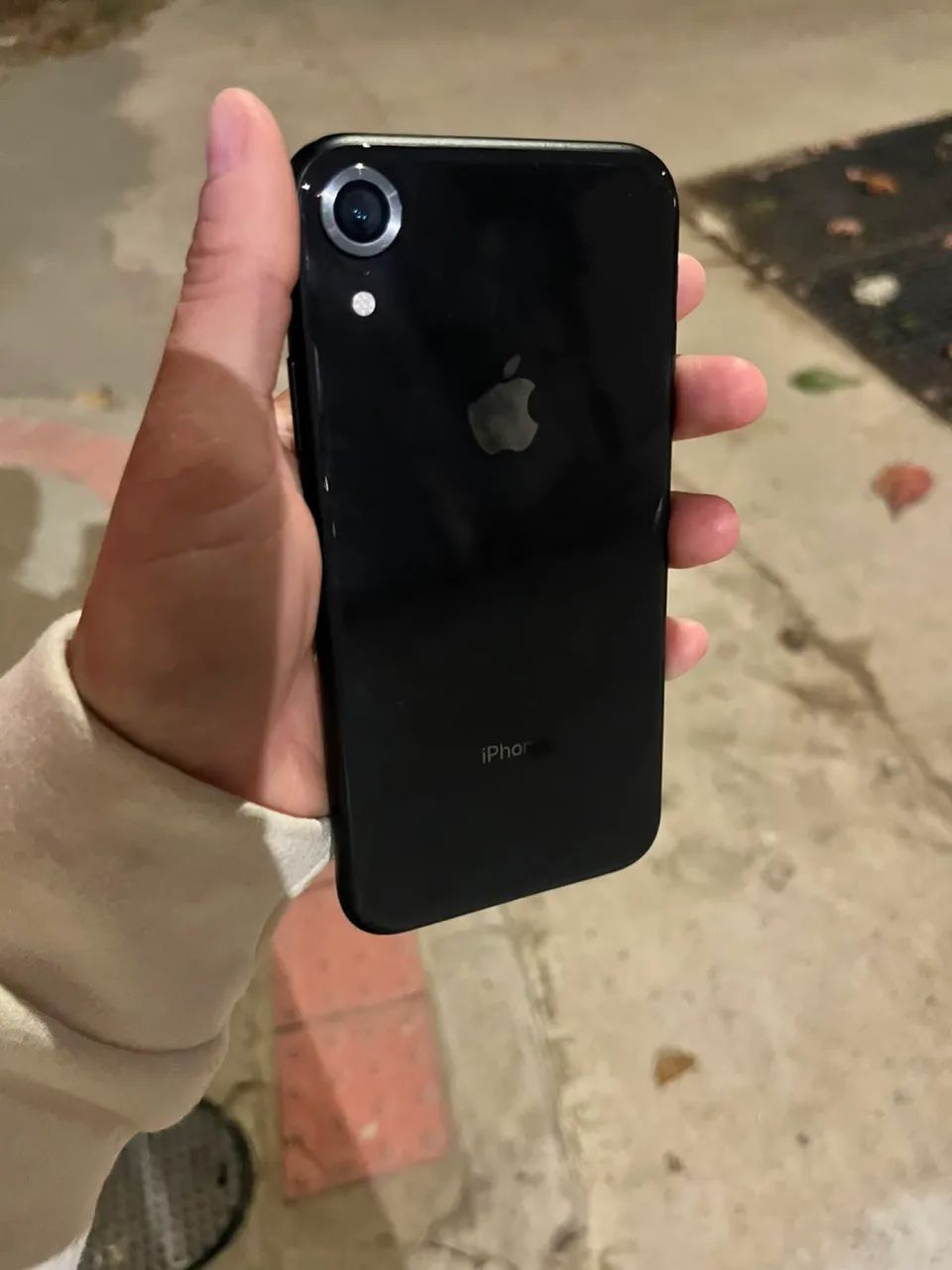 Troco ou vendo iPhone XR em ótimo estado!! - Foto 2