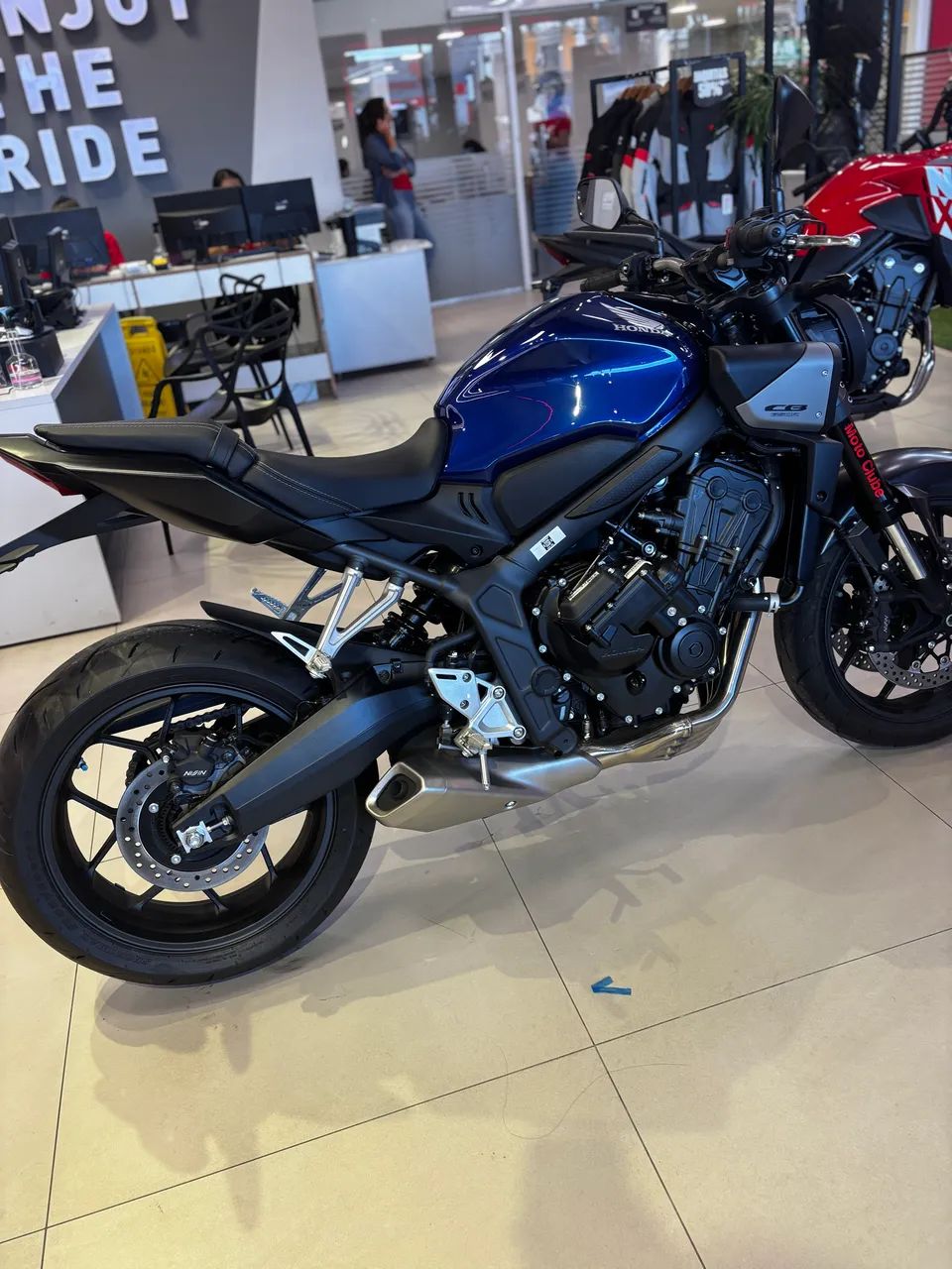 CB 650R - Foto 4