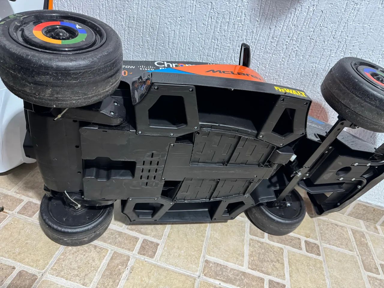 Carrinho elétrico infantil 12v McLaren Fórmula 1 - Foto 3