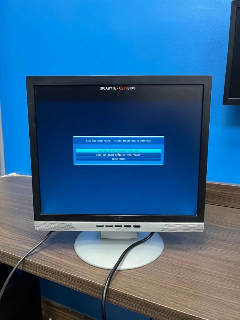 Monitor AOC 712Sa