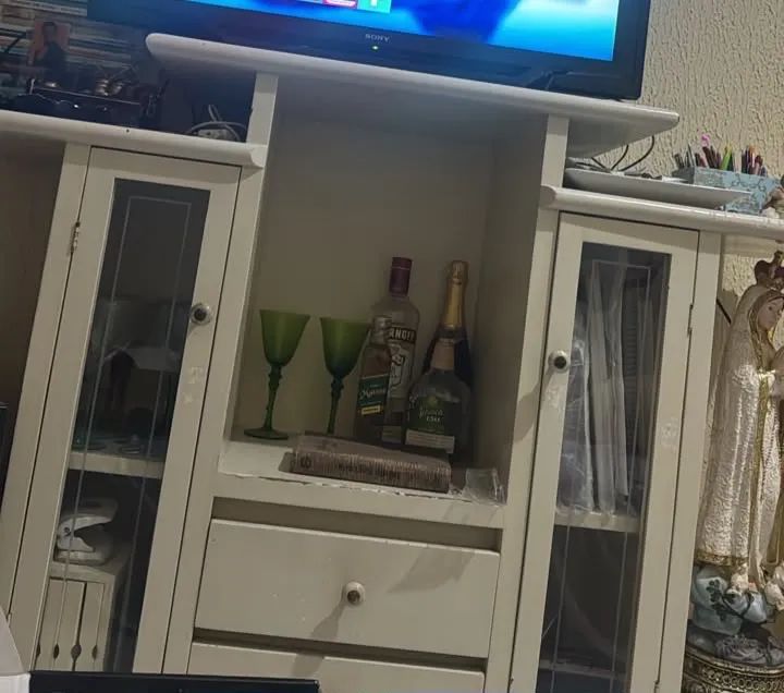 Móveis usado pra vender logo 
