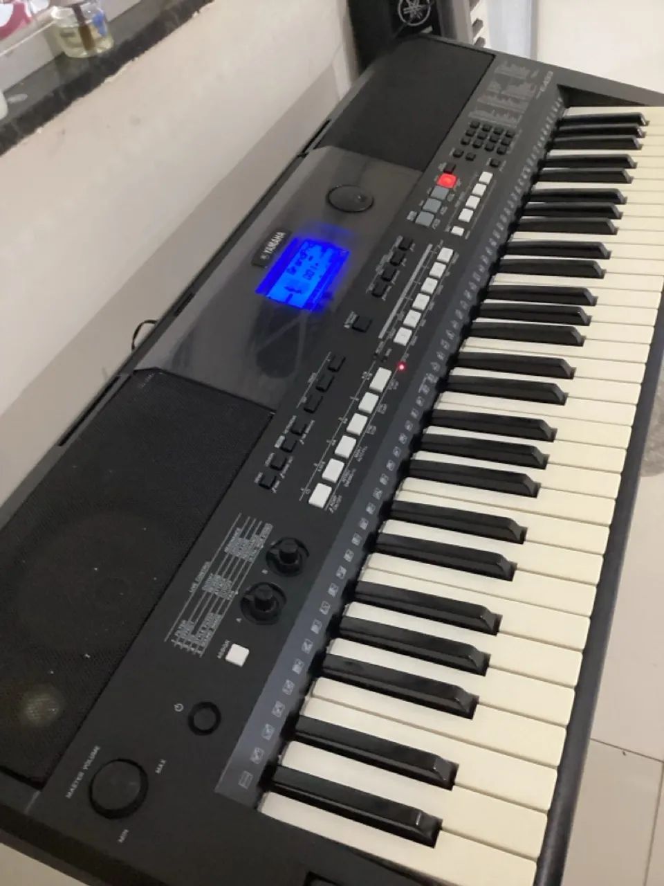 Teclado YAMAHA PSR E433 (pega Pen Drive)