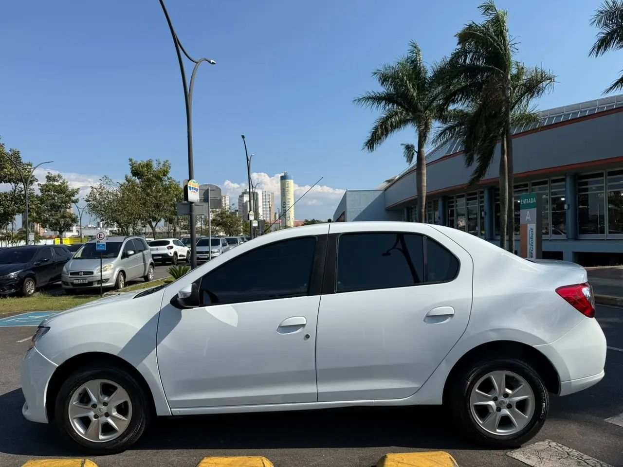 Renault Logan Dynamique Flex 1.6 16V 4P 2015 - Foto 4
