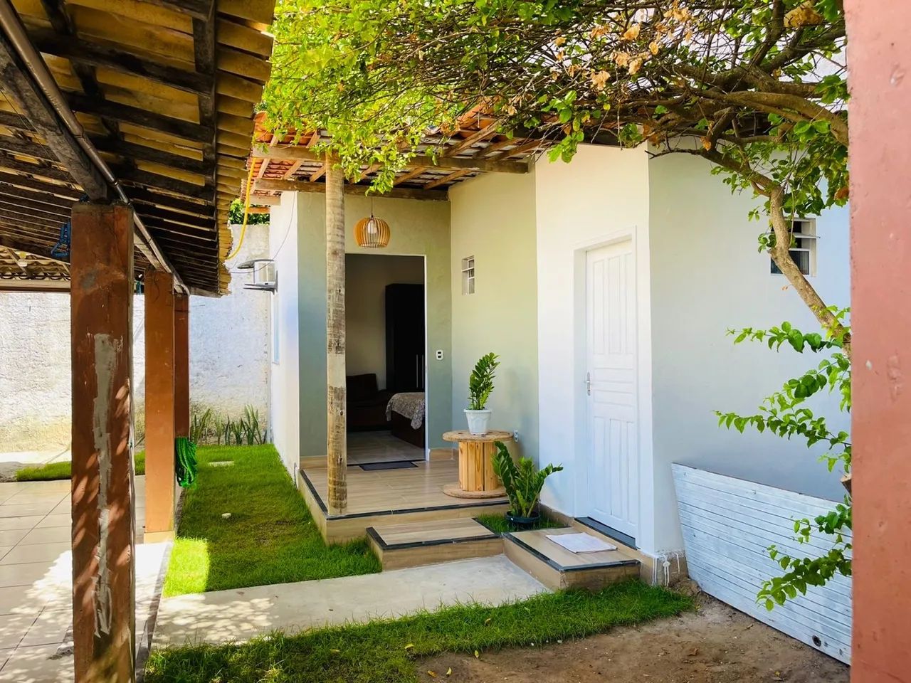 Alugo casa aconchegante com ampla área externa de lazer. - Foto 3