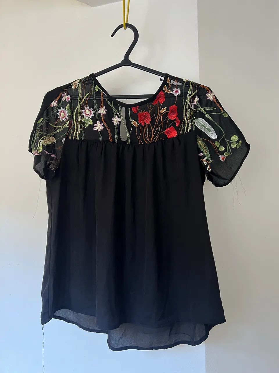Blusa feminina tipo bata com bordado.  - Foto 2