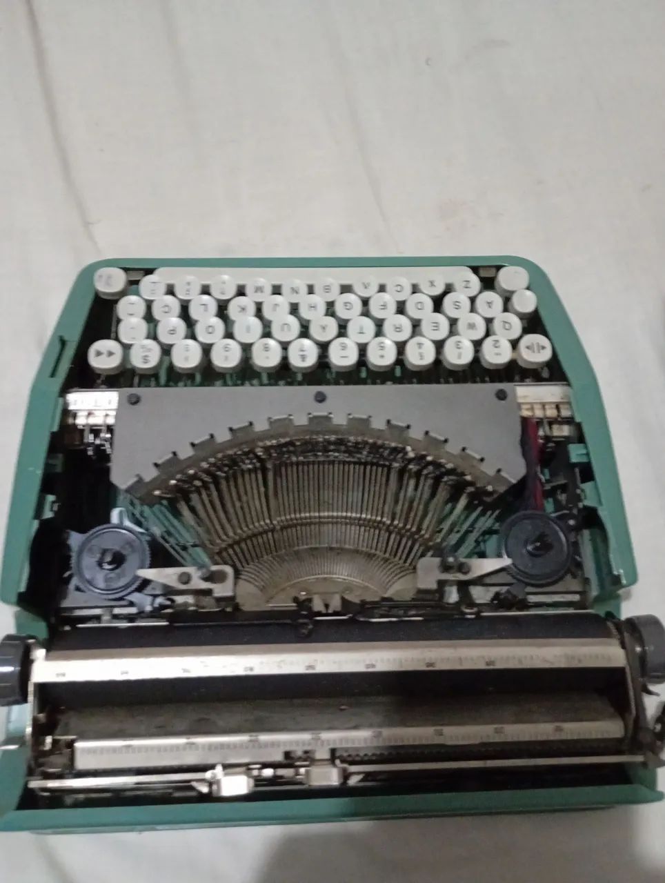 Vendo máquina de escrever antiga  - Foto 2