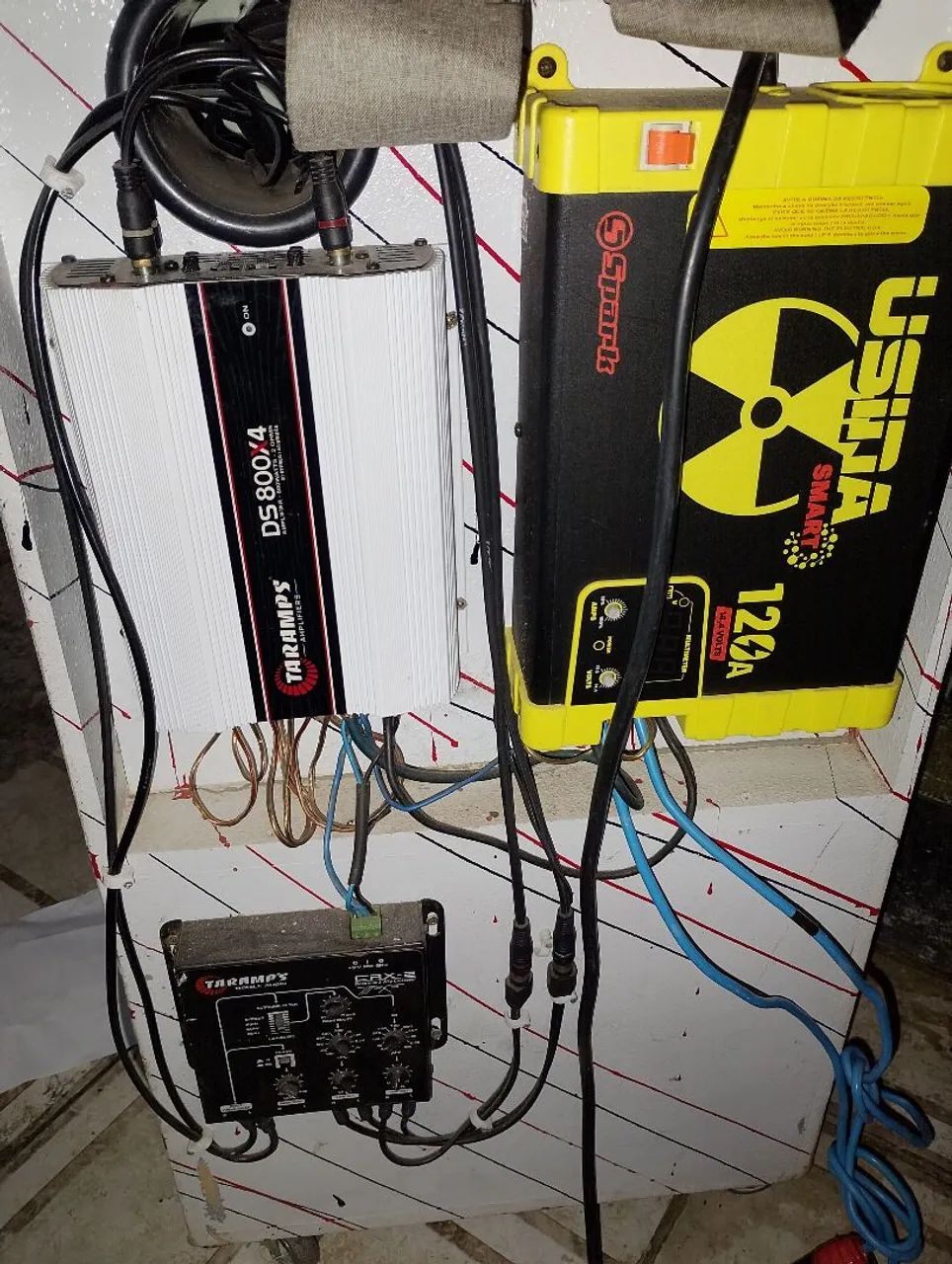 Vendo ou troco caixa trio com Taramps 800 rádio pionner - Foto 3