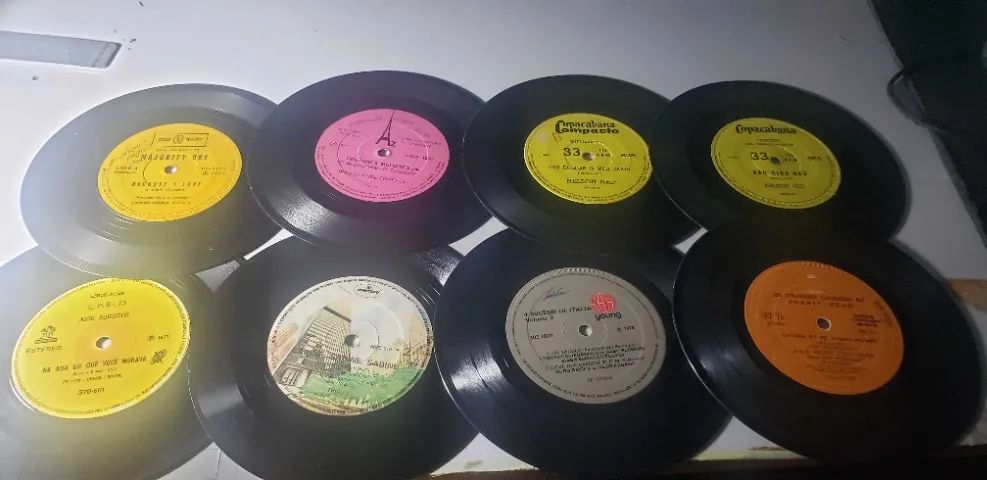 Lote 16 Discos Compactos de Vinil Antigos - Sem Capa - Foto 2