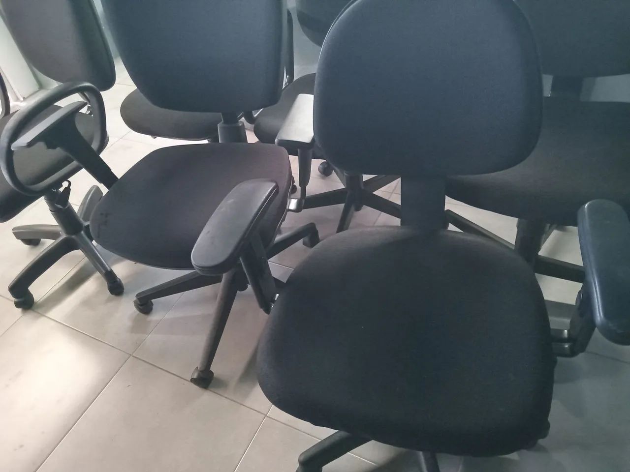 6 cadeiras  giratória  perfeitas  130. Cada