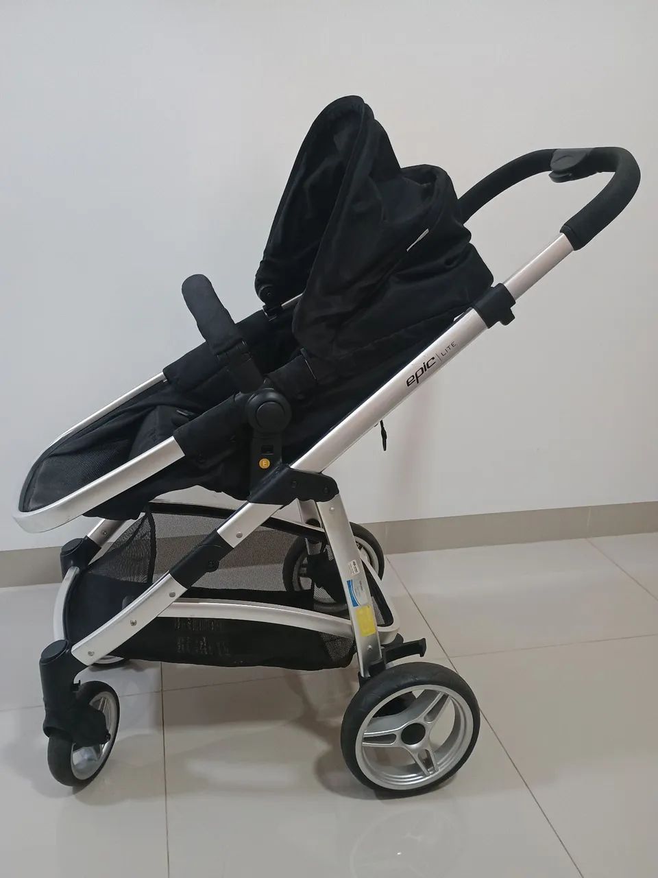 Carrinho de bebê e bebe conforto epic lite infanti