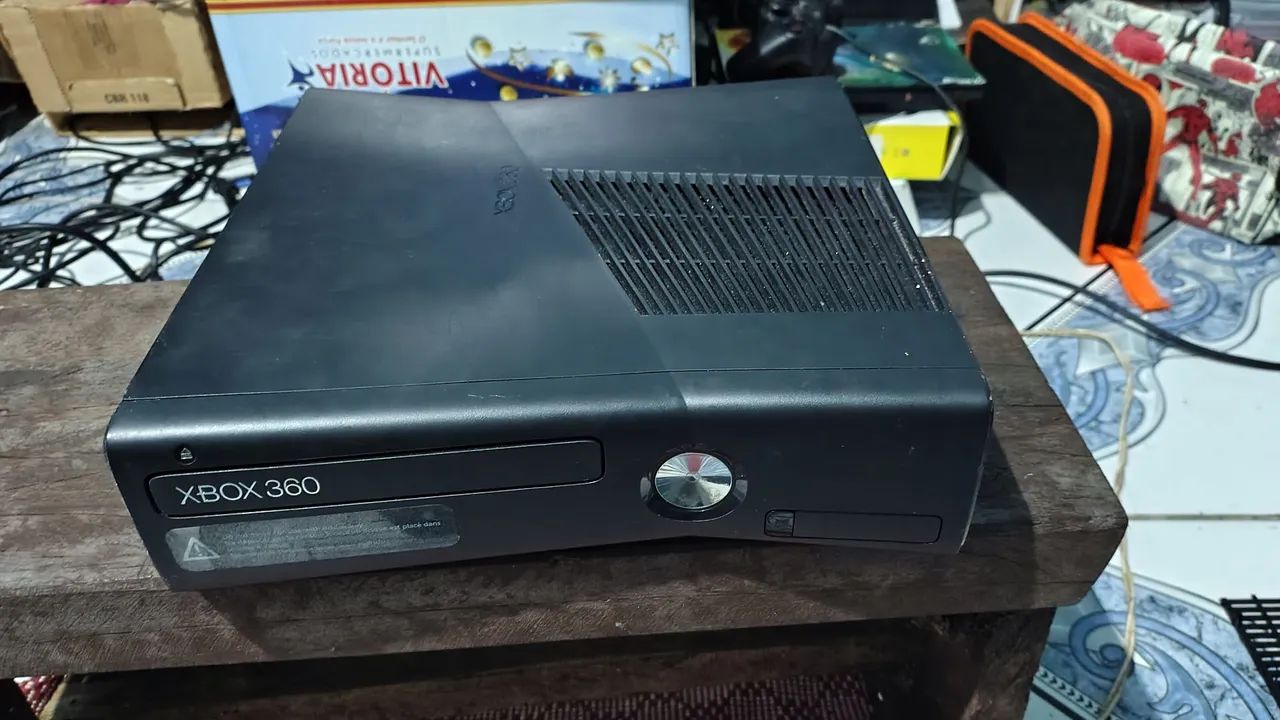 XBOX 360 COM LUZ VERMELHA - Foto 2