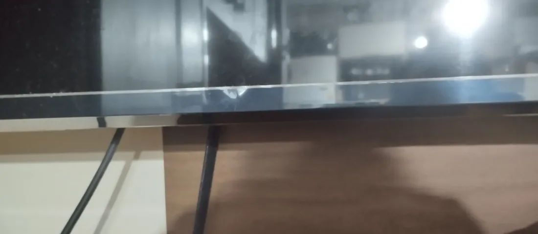 Tv 65 polegadas 4k com avaria na tela - Foto 2