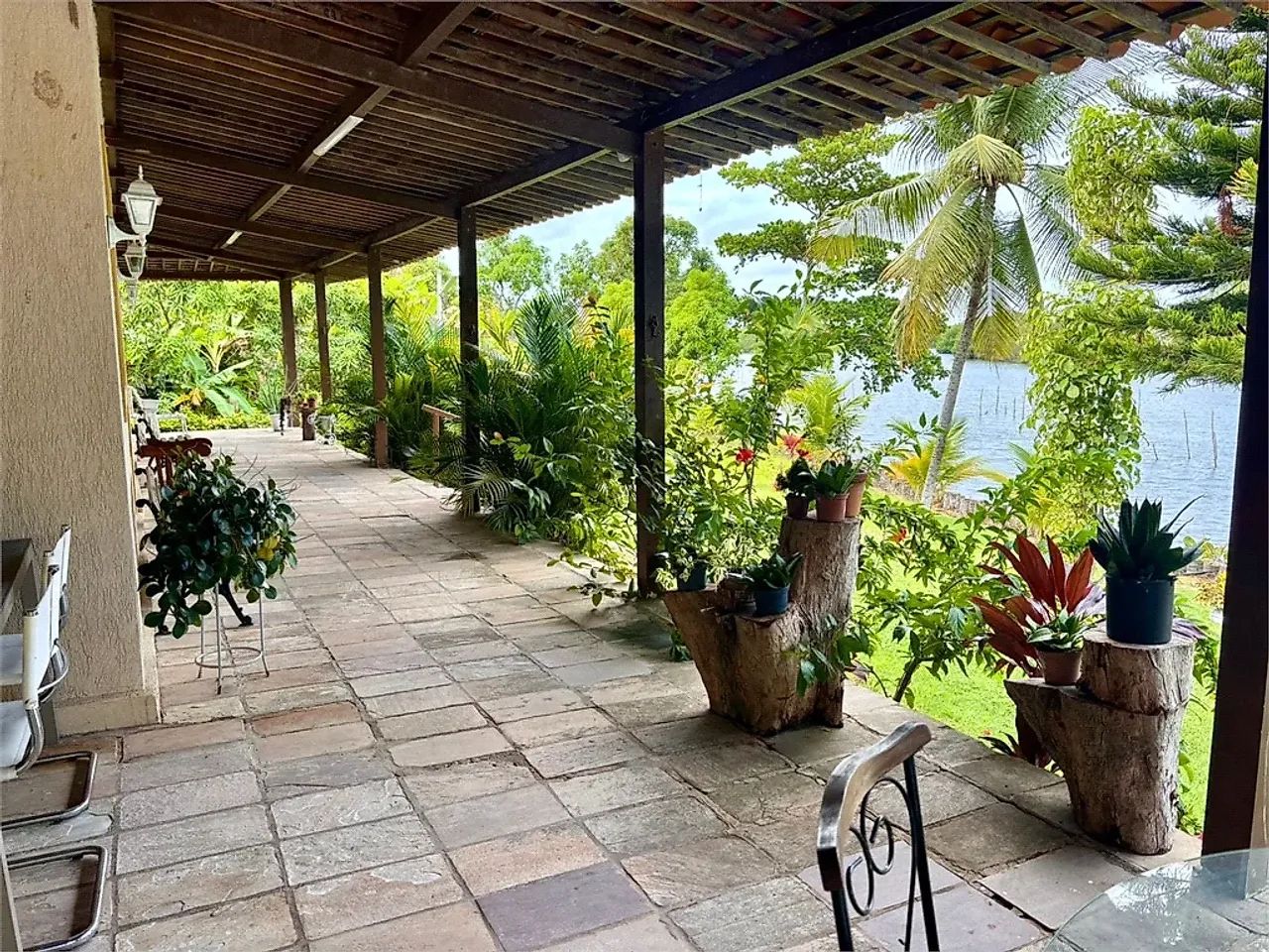 Casa 4 Quartos com 2 Suítes e 390m² - Polo Cloroquimico