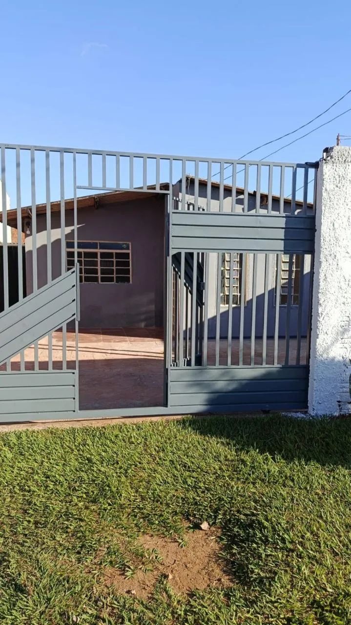Casa com 3 quartos e garagem para 2 carros 