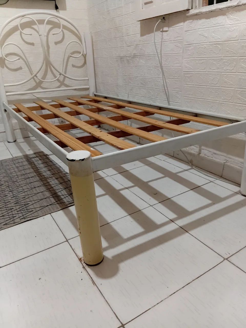 Cama de ferro solteiro branca  - Foto 2