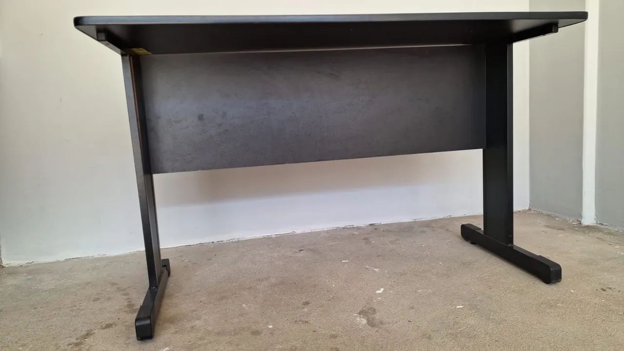 MESA DE ESCRITORIO/COMPUTADOR PRETA - Foto 4