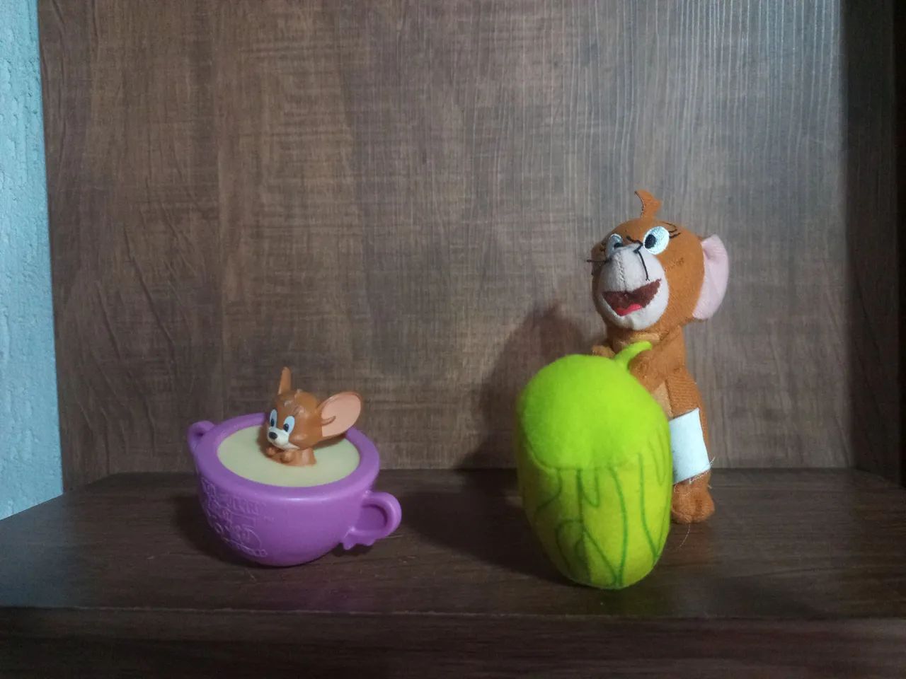 boneco miniatura e pelúcia Jerry usados na condição das fotos 