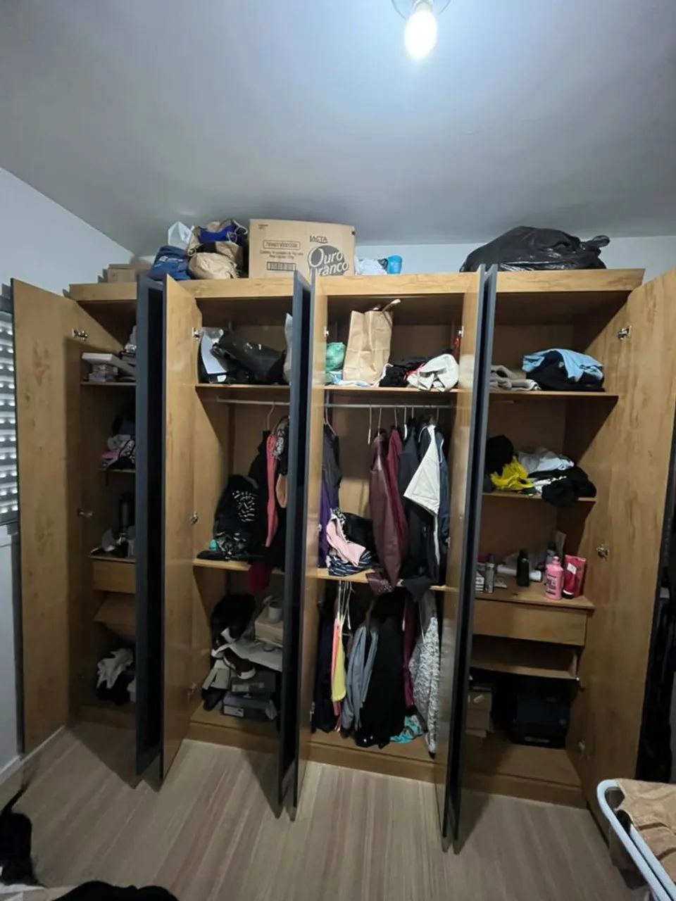Guarda roupas 8 portas 