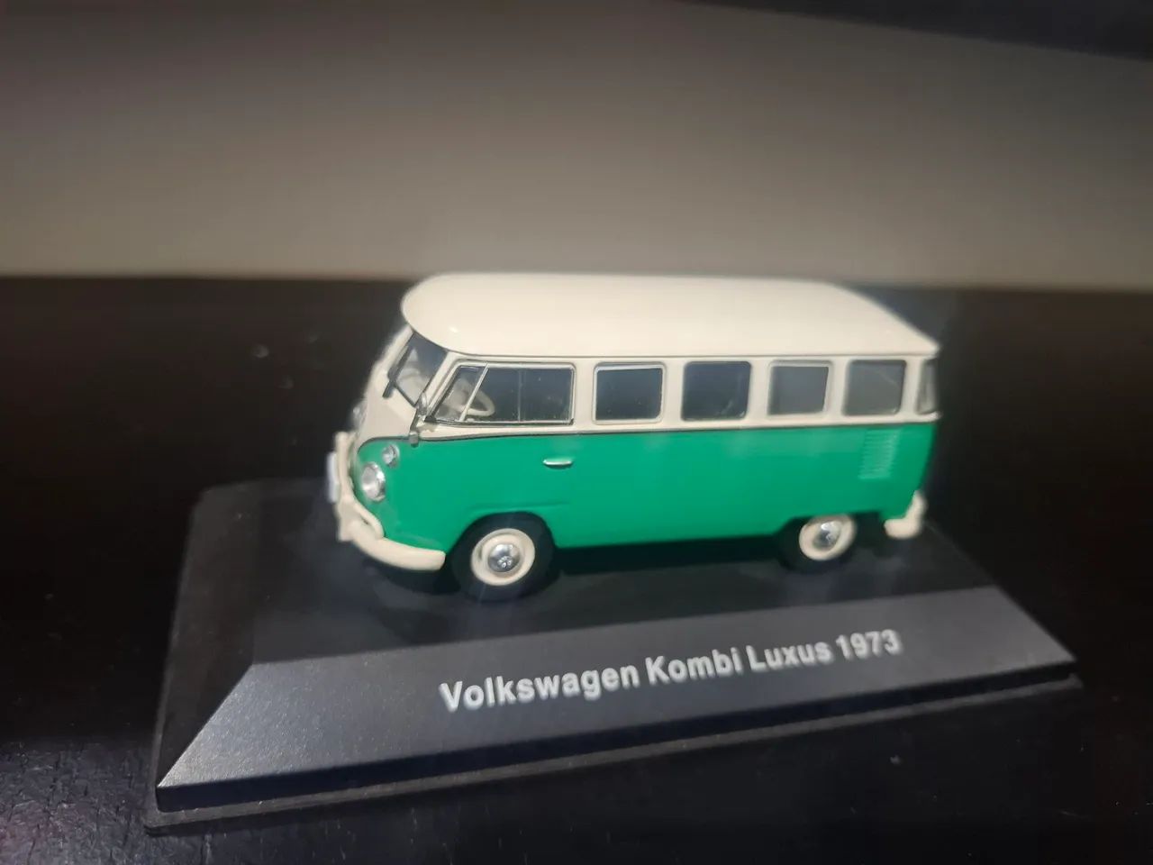 Miniatura VW Kombi Luxus (1973) 1:43 - Foto 4