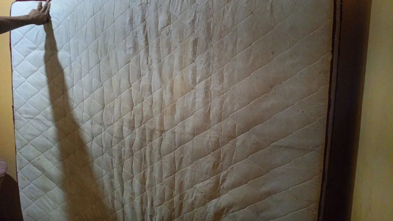 Cama queem com colchão 
