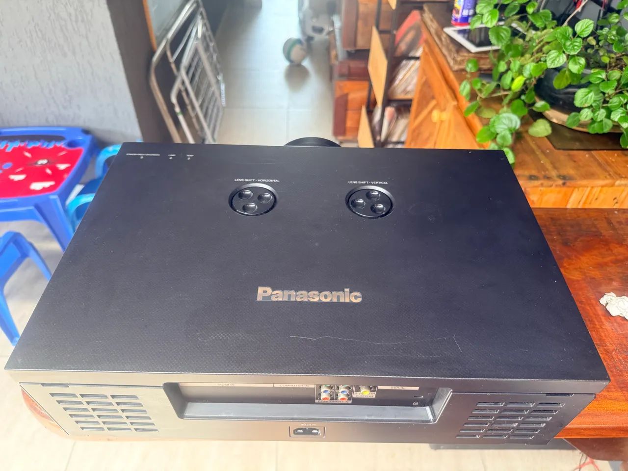 Projetor Panasonic full HD PT EA2000U - Foto 2