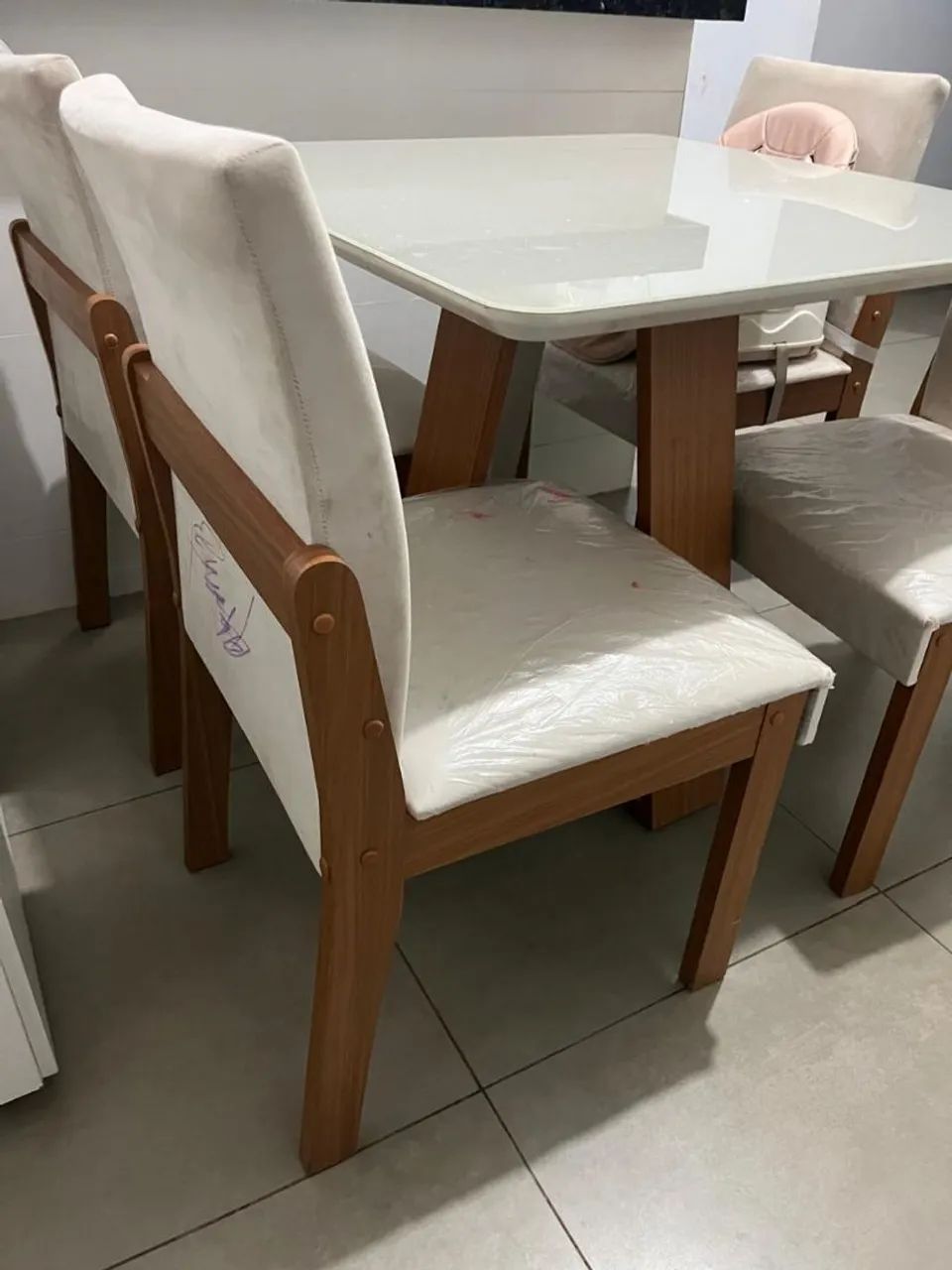 Mesa com 4 cadeiras  - Foto 3