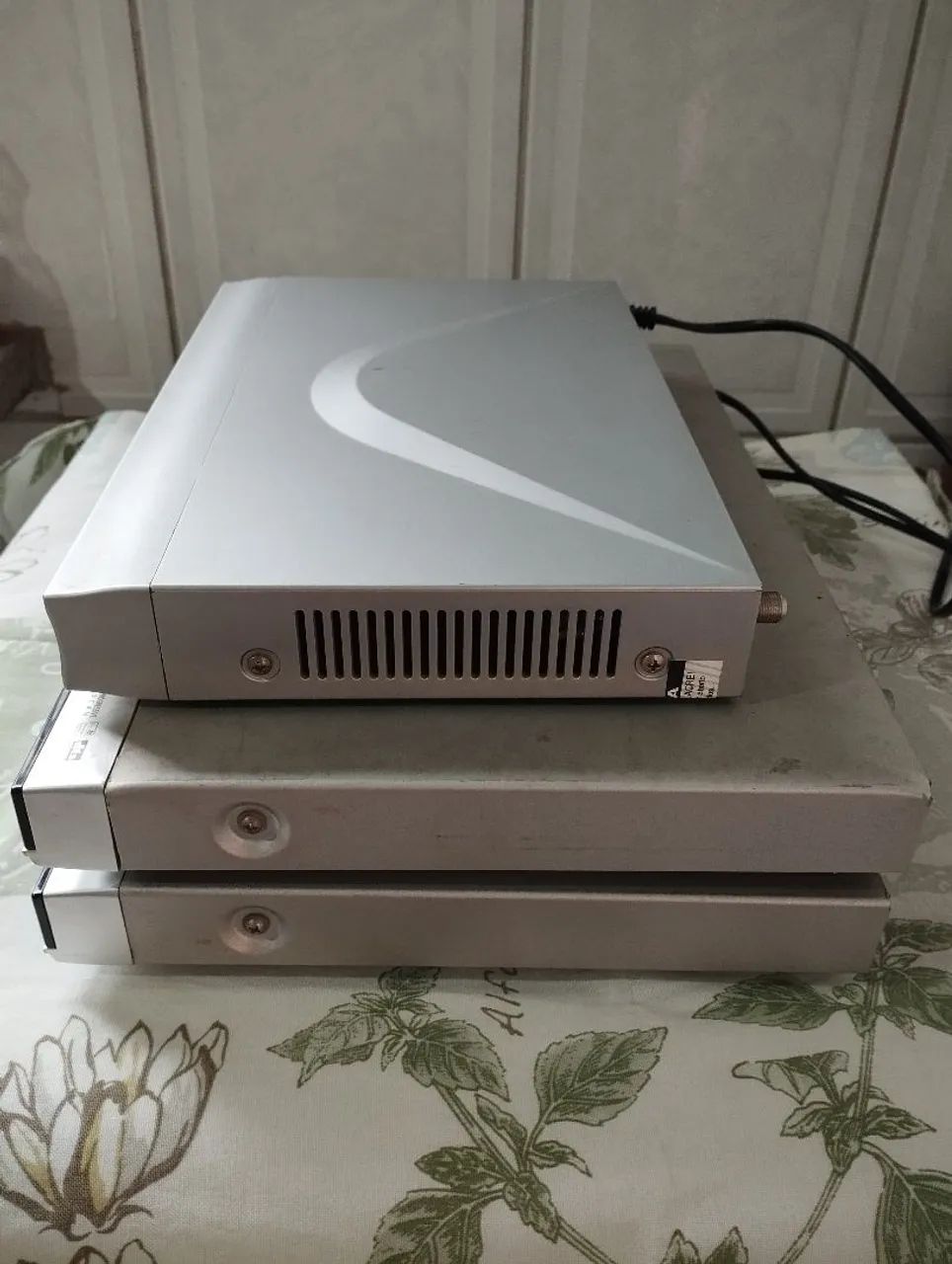 Lote de 2 DVDs e 1 receptor para parabólica. - Foto 4