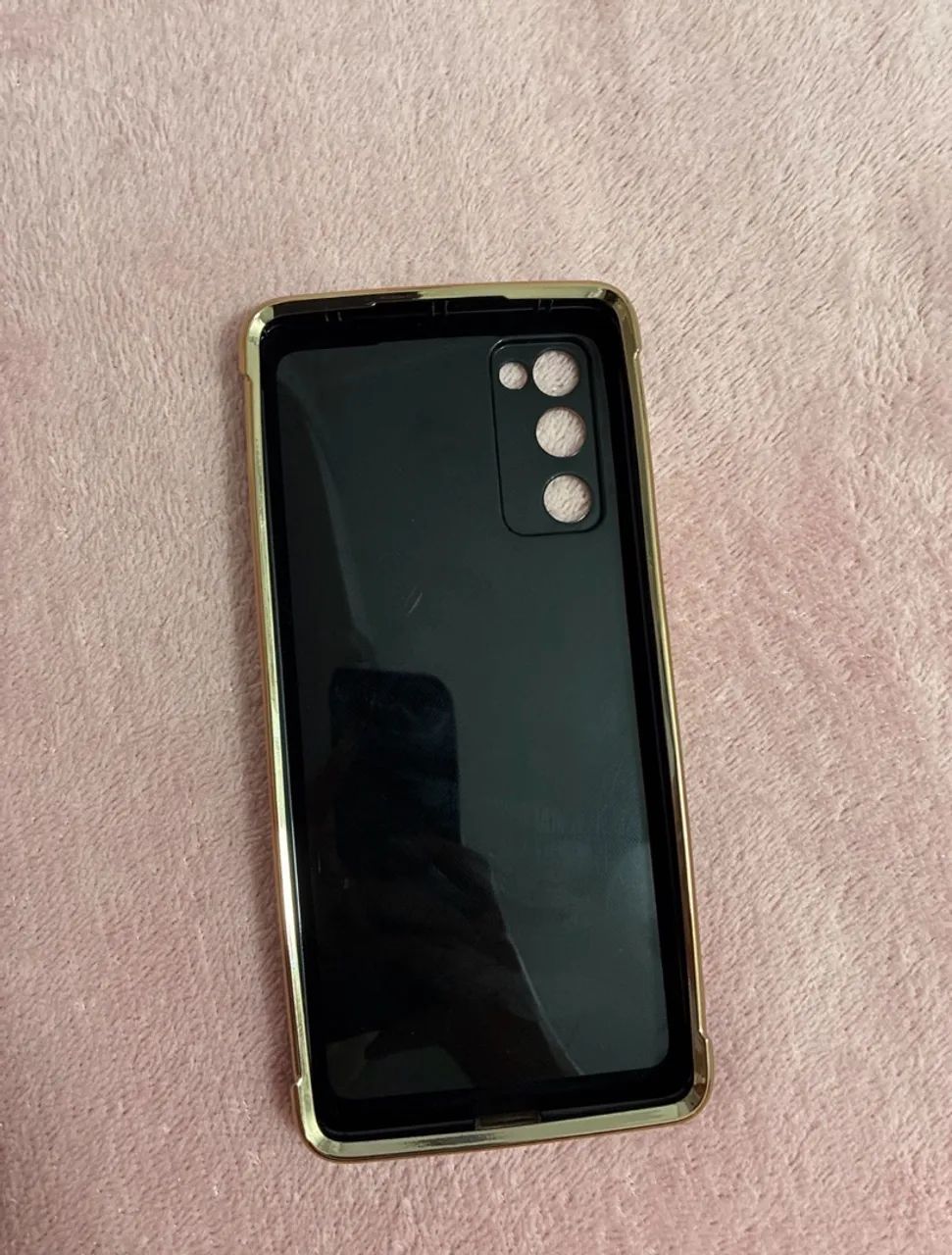 capinha samsung S20fe preta com dourado  - Foto 3