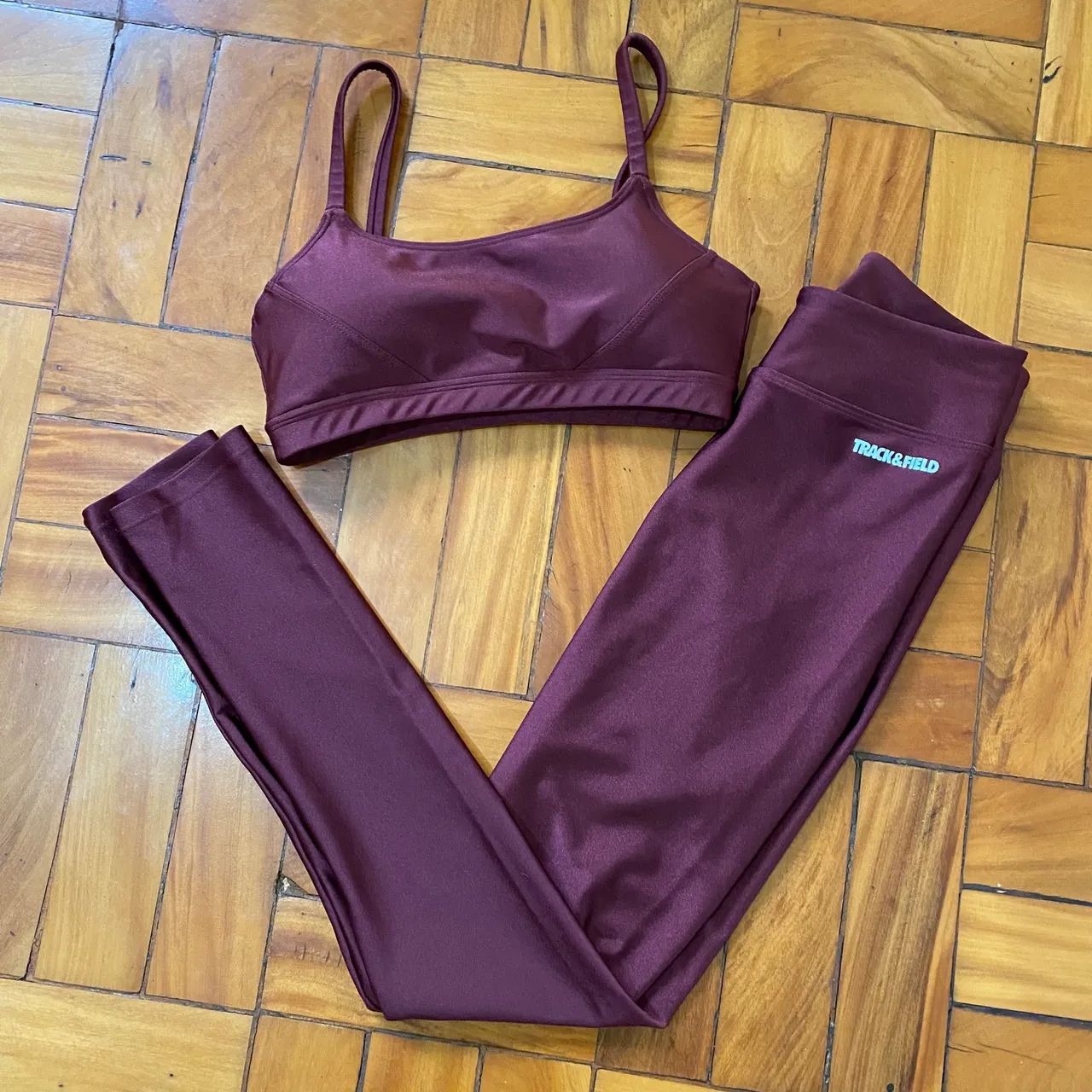 Conjunto brilho vinho track & field tamanho P