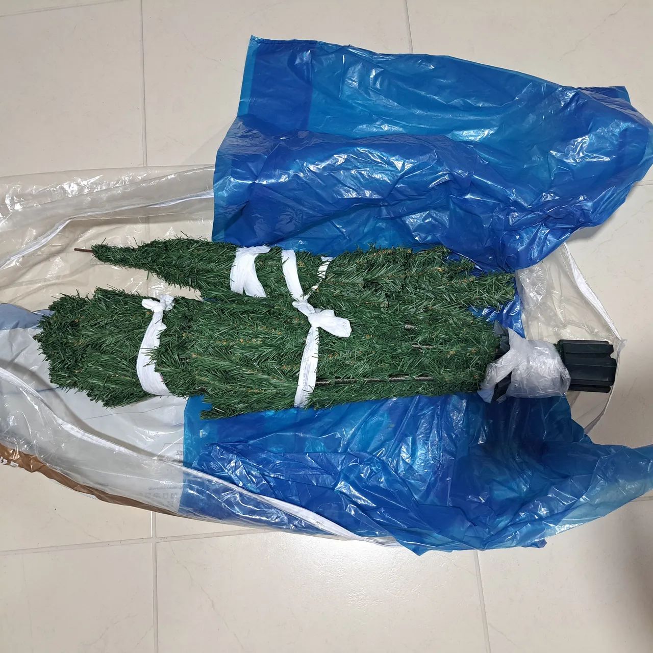Árvore de Natal grande - Foto 2
