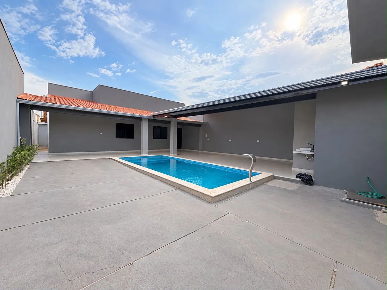 OPORTUNIDADE!! Casa belíssima e espaçosa  - Foto 3