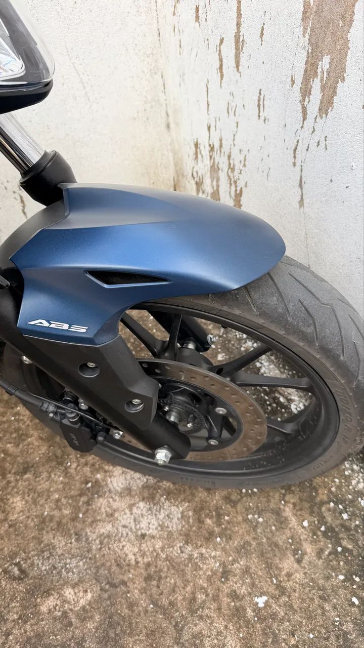 Vende-se CB300f 2025
