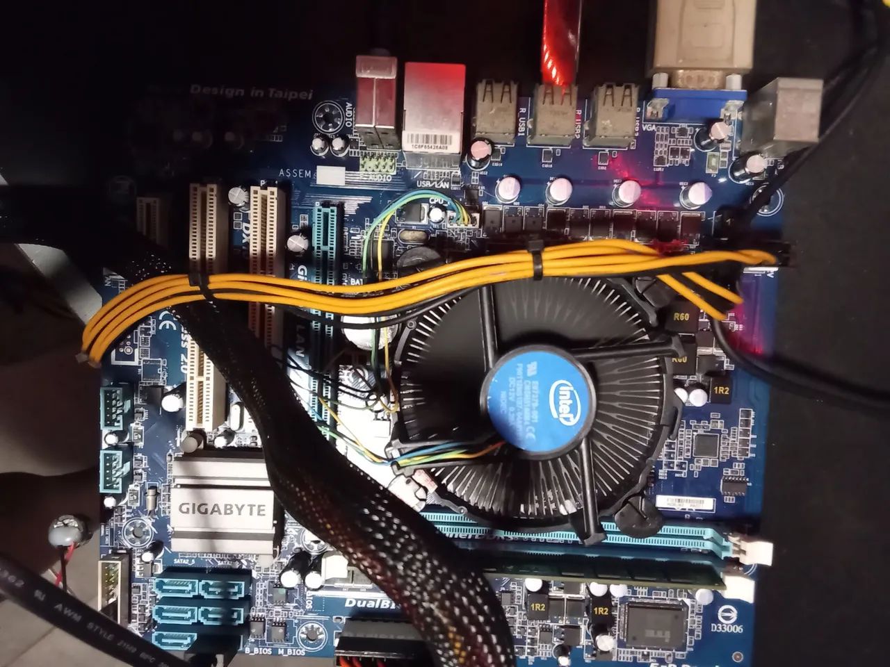 Kit placa mãe e processador i3 530 com memória 4 GB funcionando perfeitamente